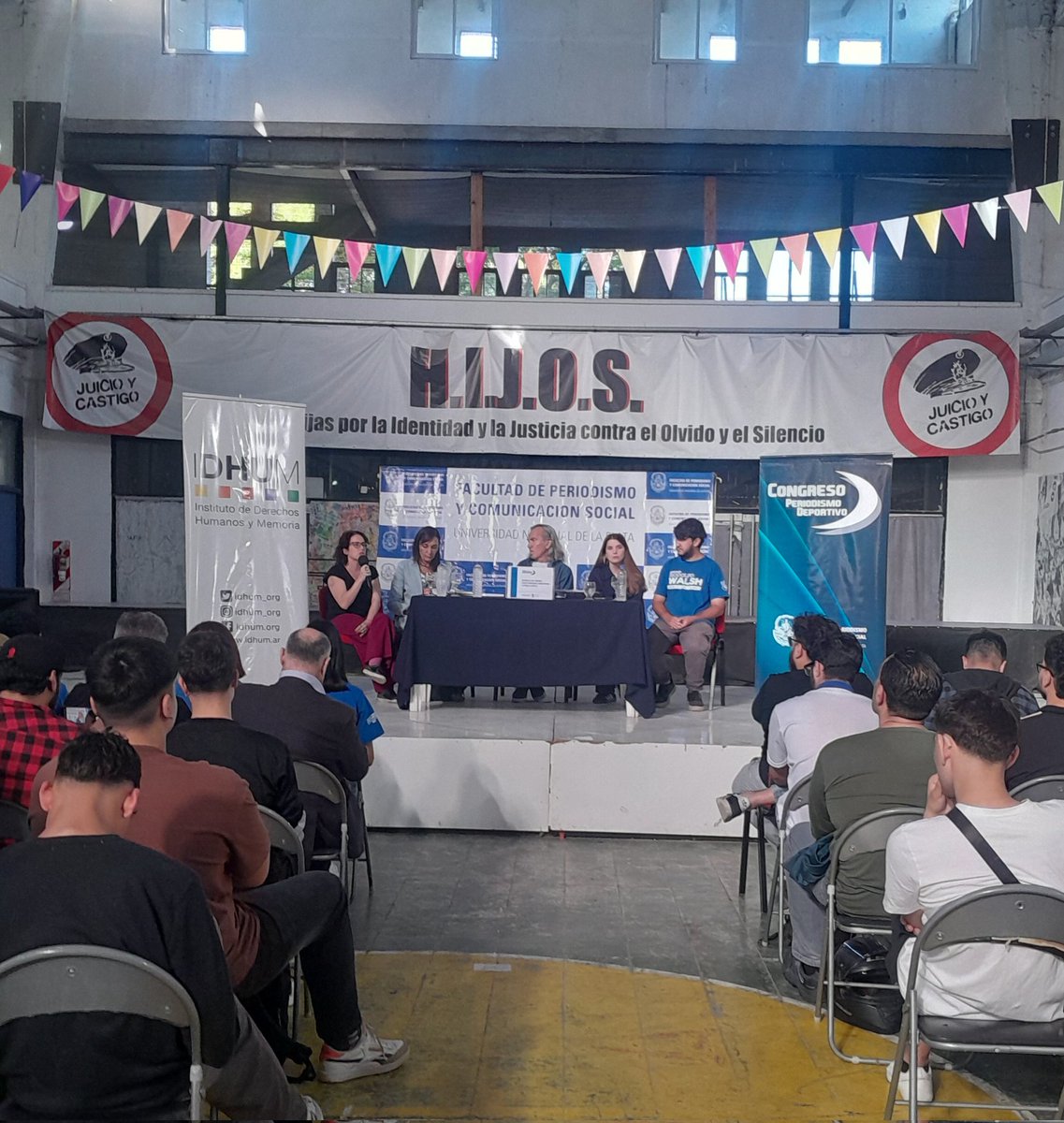 Roberto_rockk's tweet photo. Pablo Llonto recibe el premio Diego Maradona en @hijos_capital. Inaugurará un mural en homenaje al 10 donde se cursa la Tecnicatura de Periodismo Deportivo de la @PeriodismoUNLP  en @espacio_memoria #exesma https://t.co/iduES5GQfQ