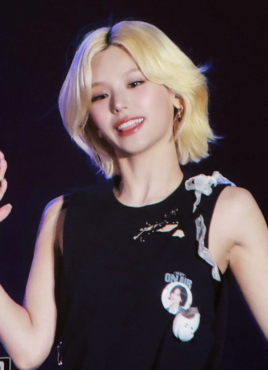 wouleswounde's tweet image. blonde wolfcut yeji and black wolfcut ryujin is gonna be insane...