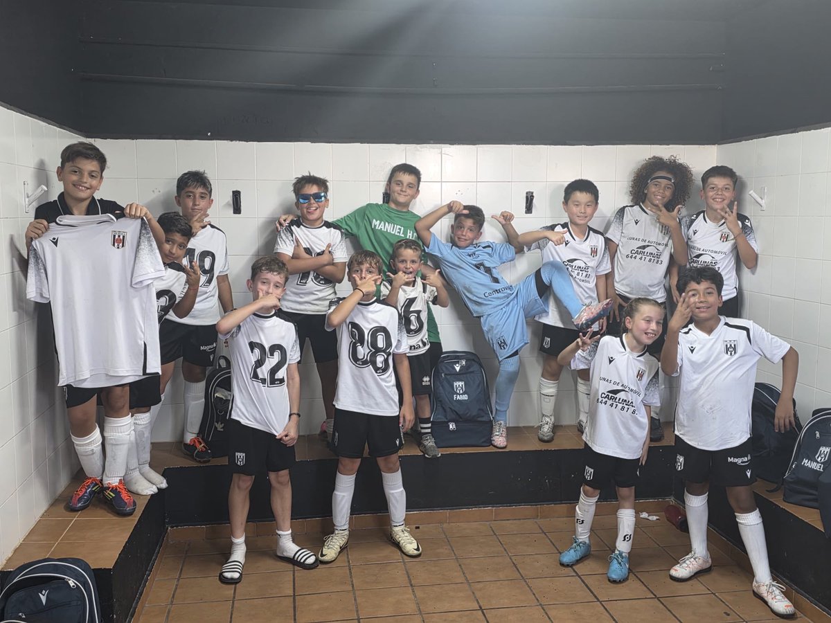 ✅ Nuestros alevines también consiguieron la victoria este fin de semana 👏🏻⚪️⚫️

AlevínA 5-1 Diocesano
Imperio C 0 -2 #AlevínB 
#AlevínD 9-2 Zarceño B

#RomanosDelFuturo 😍