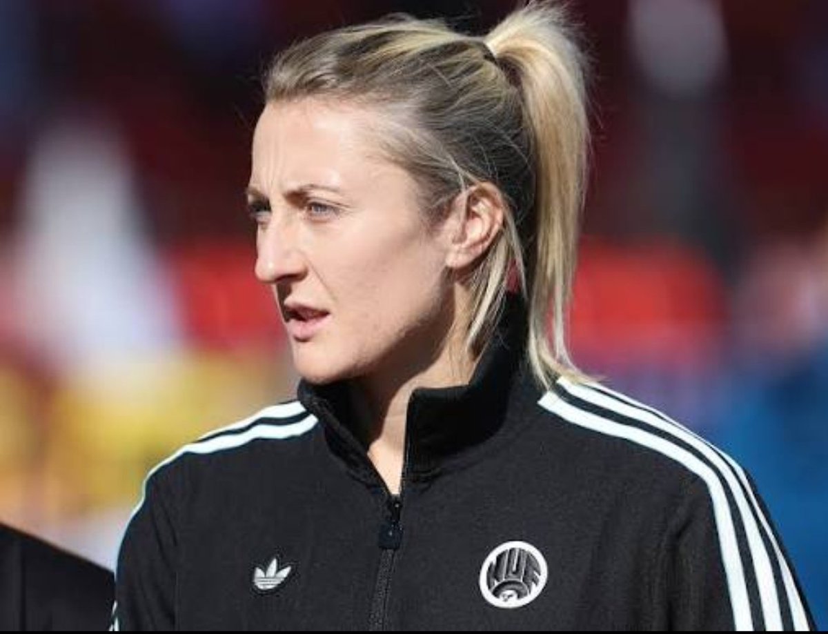 TunawithaCh's tweet photo. I'm seething that Becky has lost her job. Brilliant coach, even better person.  I wish you nothing but success for the future.  The board were happy enough giving Eddie Howe time when we were struggling last season. Becky had more than earned the same. Disgusting decision. #NUW https://t.co/oZcZMIQZCd