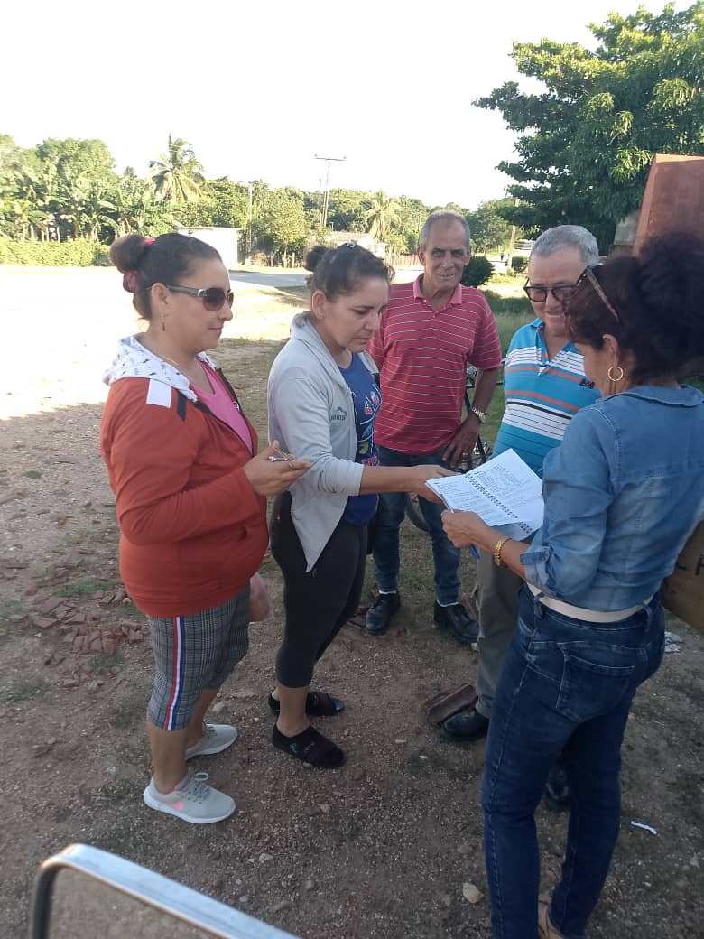 ConsejoSSptus's tweet image. La dirección del Consejo Electoral Municipal de La Sierpe en #SanctiSpíritusEnMarcha visita la circunscripción 24 de La Ferrolana para supervisar la preparación del proceso para cubrir el cargo vacante de delegado a la Asamblea Municipal del #PoderPopular #JuntosPorLaDemocracia