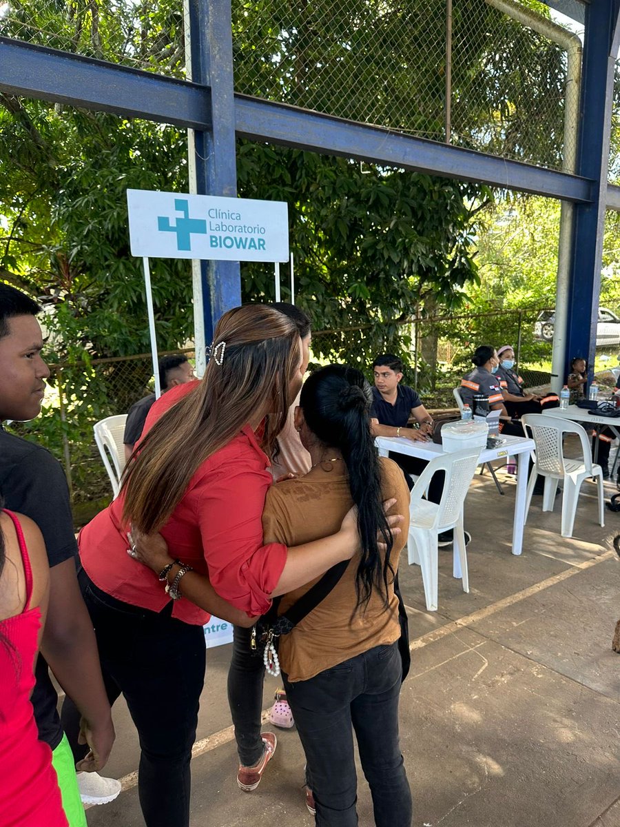 JcBurunga's tweet photo. El pasado sábado llevamos a cabo con gran éxito la feria comunitaria en la Escuela 11 de Octubre.

Queremos agradecer profundamente a todas las instituciones que nos brindaron su apoyo y estuvieron presentes.

#jcb #feria #juntacomunal #feriacomunitaria #burunga https://t.co/KbPlWslVnH