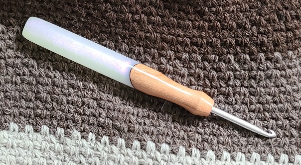 I'm loving this turned wood, epoxy, and aluminum crochet hook!  See why here:
reviewthisreviews.com/2025/10/review… <a href="/ReviewThisSites/">Review This Reviews</a> 

#ACouple2Tree #Crochet #gifts #supportsmallbusiness