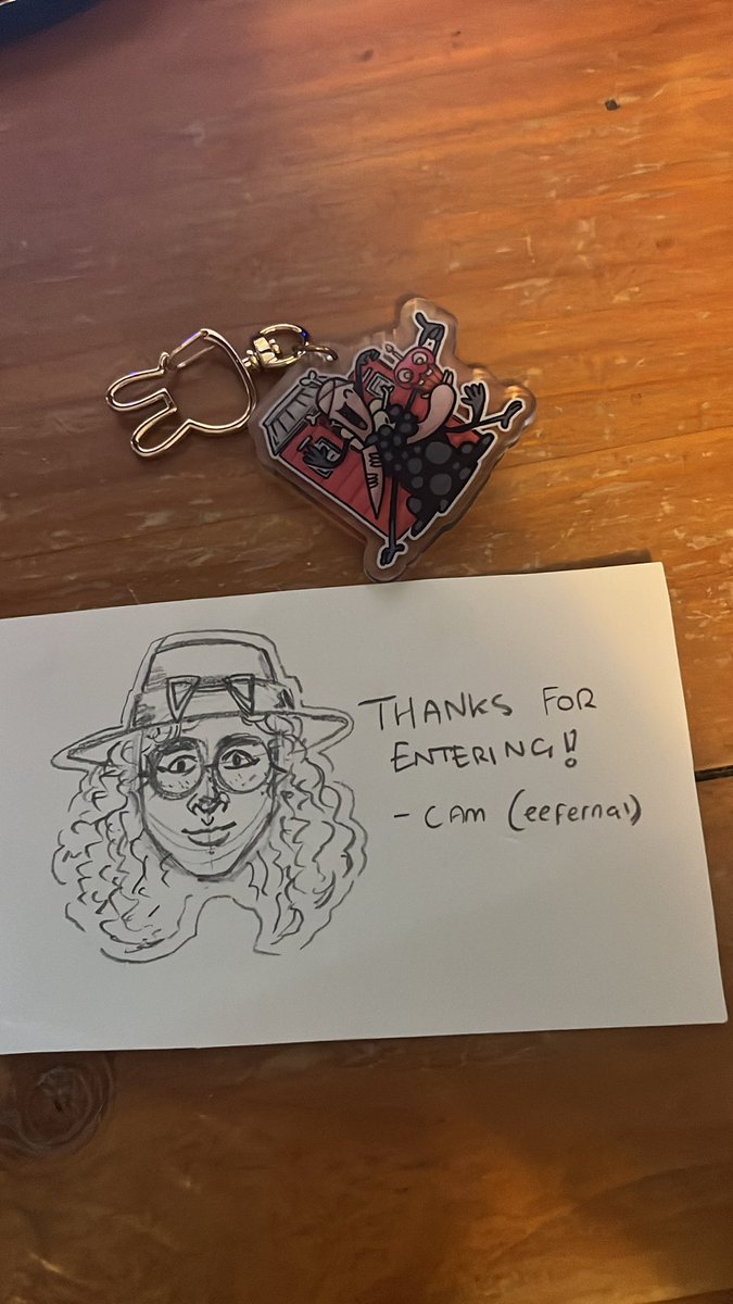 <a href="/eefernal/">c am🥕🐰 artist</a> sent a queen card along with the keychain from the giveaway it’s so cute!