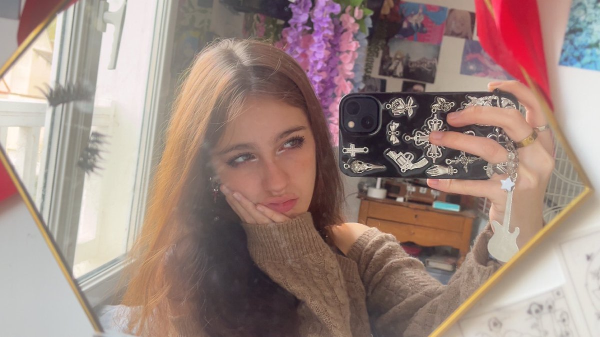 maoscript's tweet image. que elle boude celle là
