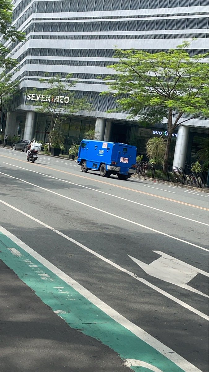 フィリピンで見かける
謎の可愛い車

ゴミの収集運搬かしら

デジタル
イベントマッチ1戦しかしてないや、フィリピンで笑