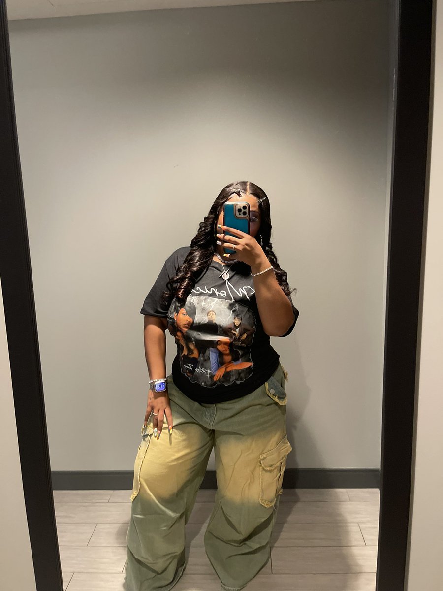 pretty_petty122's tweet photo. She signed my lanyard and told me she liked my shirt🥹💕 https://t.co/OF2avA9jJr