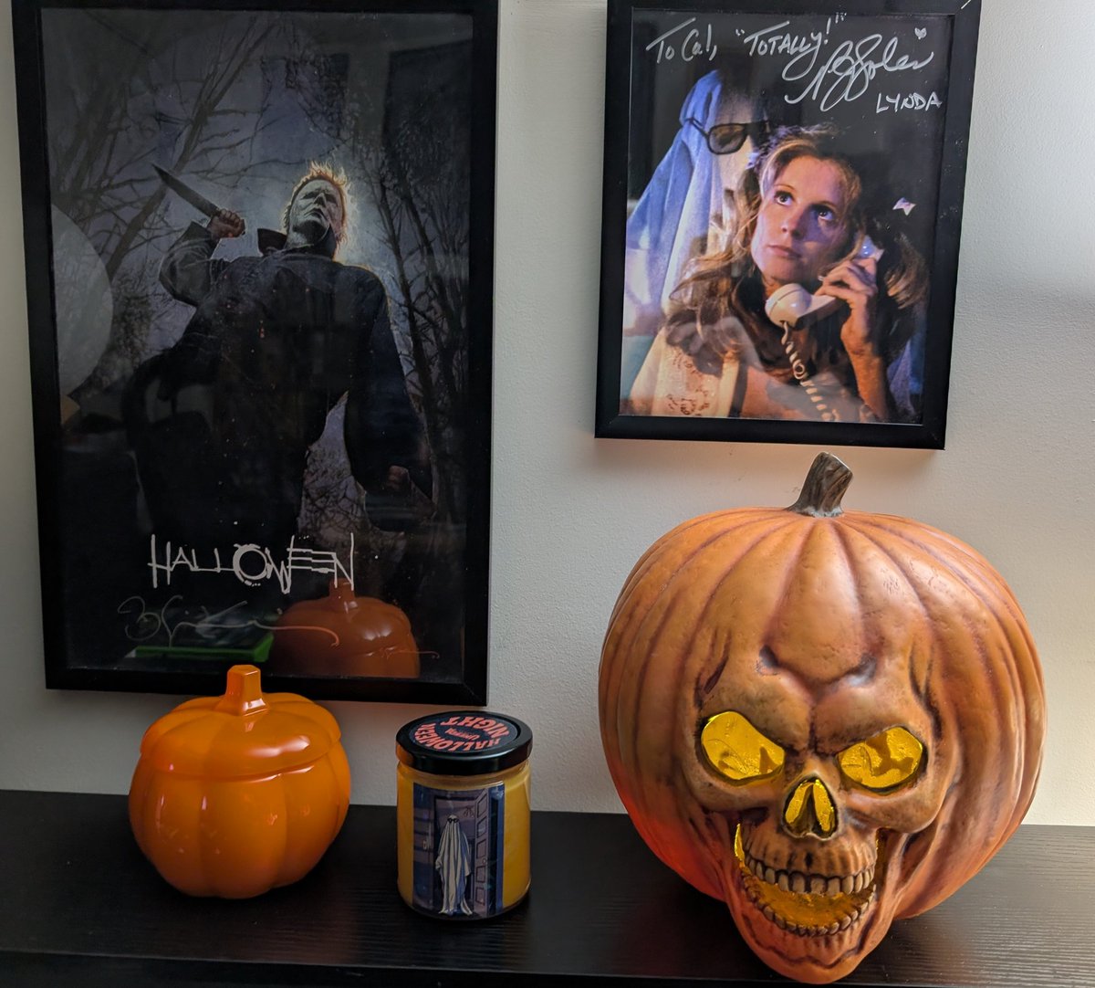 Beefing up the Halloween wall, just added a couple of candles from <a href="/PlanetCHH/">Christian (yt- Planet Chh)</a> #UneedaCandles