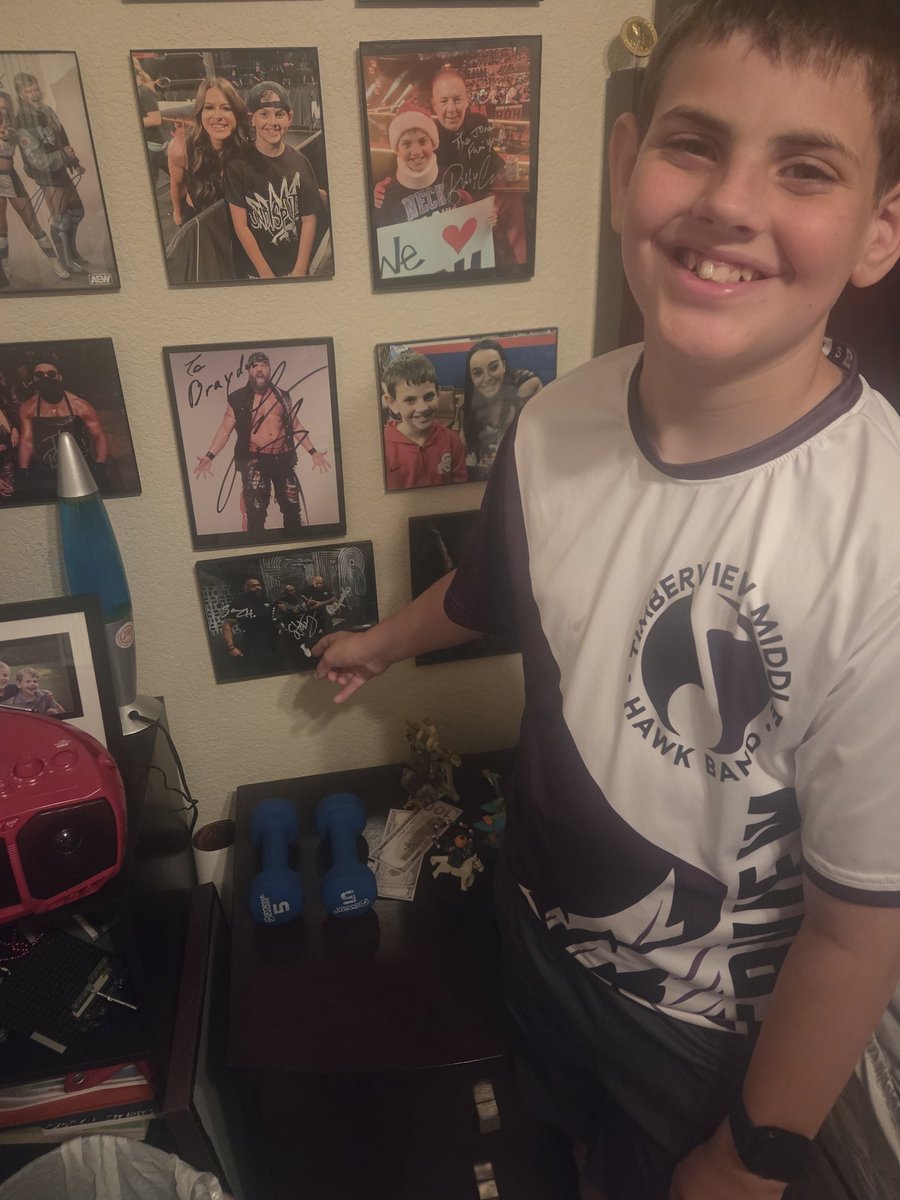 islanderttu's tweet image. Well this one might be my sons favorite autograph and it immediately got framed and hung in his room. Special thank you to our buds @Security__Sam and @Play_Beastie1
for signing  it for us along with Stokely. See you Wednesday at Dynamite in San Antonio! #aew