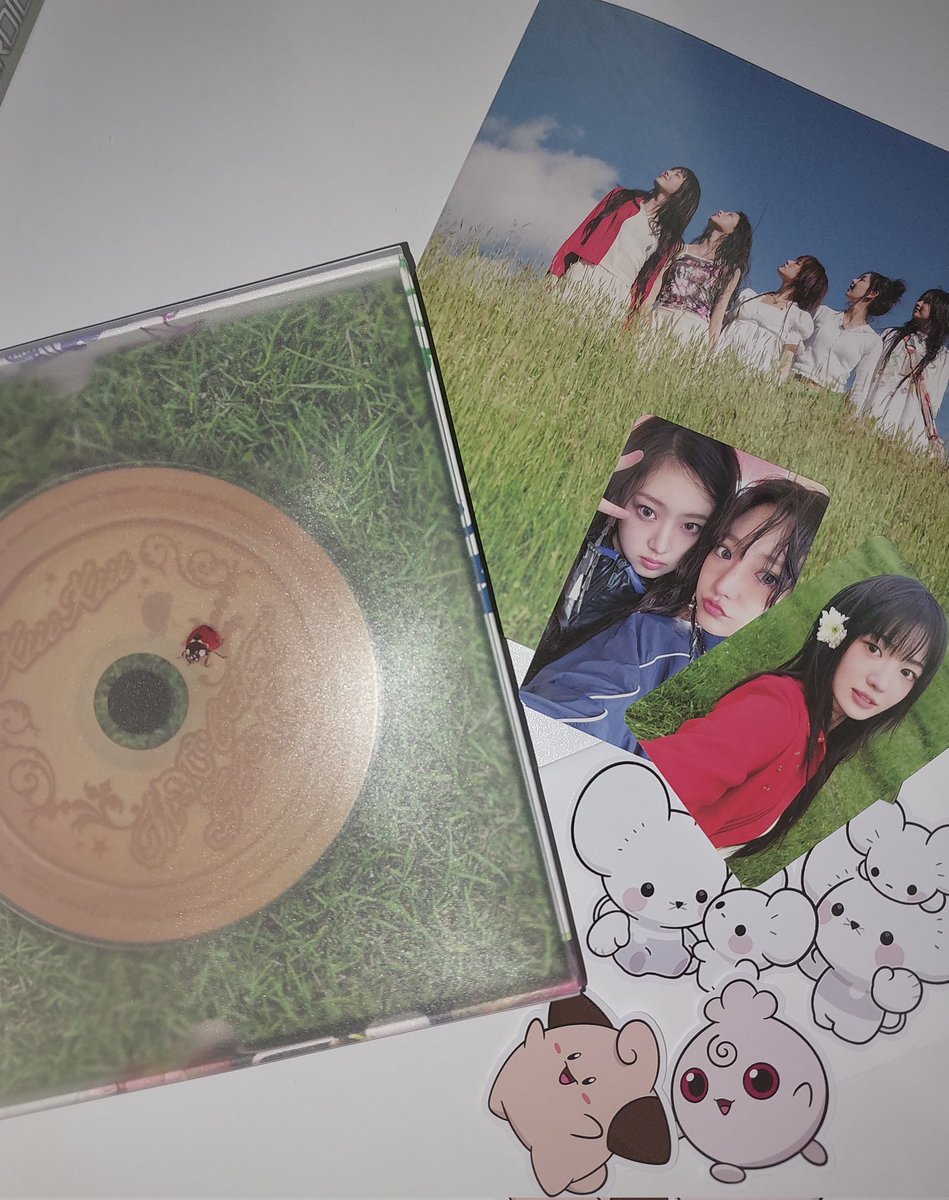 joyhellos's tweet image. feedback mega positivo para @hermcollector pela venda impecavel de dois albums do kiiikiii lacradinhos! o processo foi mega rápido e tranquilo, o embalo muito cuidadoso e guilherme foi atencioso demais desde o primeiro minuto. muito obrigada &amp;lt;3