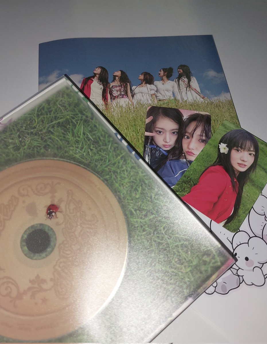 joyhellos's tweet image. feedback mega positivo para @hermcollector pela venda impecavel de dois albums do kiiikiii lacradinhos! o processo foi mega rápido e tranquilo, o embalo muito cuidadoso e guilherme foi atencioso demais desde o primeiro minuto. muito obrigada &amp;lt;3