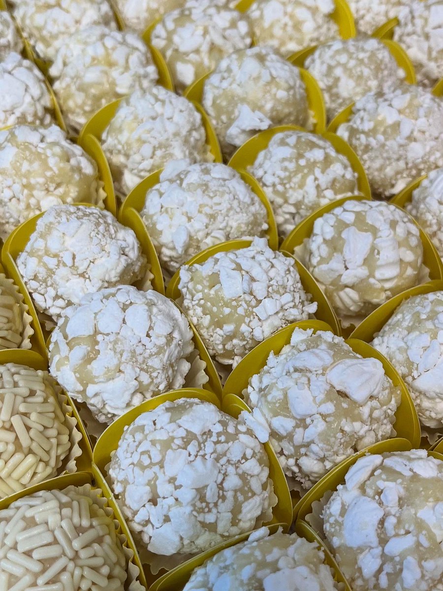 blendcacau's tweet image. Esse brigadeiro de limão 🍋‍🟩 com suspiro está uma sensação e sucesso aqui na Blend, combinando perfeito com esse docinho de brigadeiro branco 😍😋

Encomendas (65) 99258 8824 📲 

#docinhos #limão #suspiro #brigadeirobranco #cuiaba #boasemana #alegria #obrigadosenhor #cuiaba