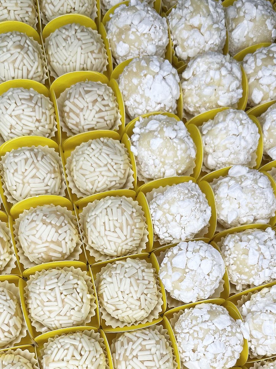 blendcacau's tweet image. Esse brigadeiro de limão 🍋‍🟩 com suspiro está uma sensação e sucesso aqui na Blend, combinando perfeito com esse docinho de brigadeiro branco 😍😋

Encomendas (65) 99258 8824 📲 

#docinhos #limão #suspiro #brigadeirobranco #cuiaba #boasemana #alegria #obrigadosenhor #cuiaba