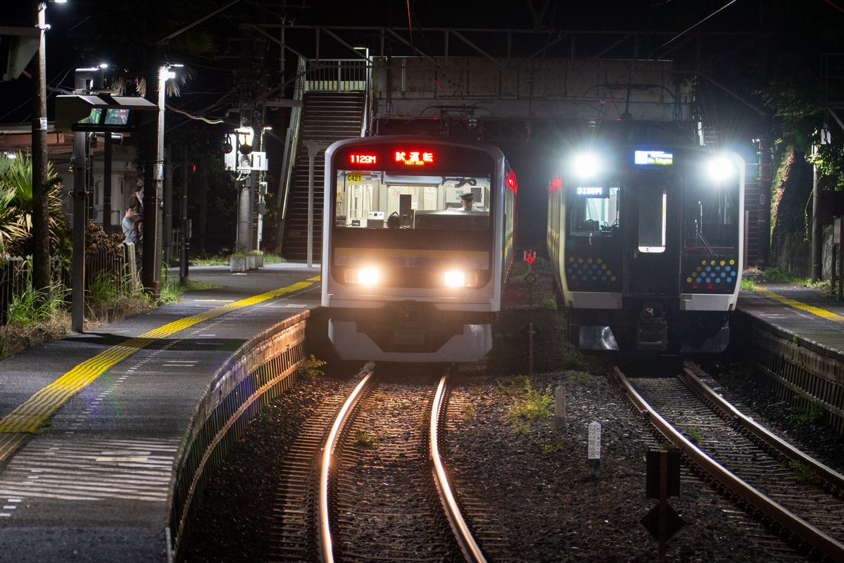 2025.9/5
試9182M→1129M(回送扱い)
209系2100番代 C421編成
3139M ワンマン/館山行へ変更
E131系80番代 R11編成

台風接近により竹岡駅にて抑止になっていた列車。