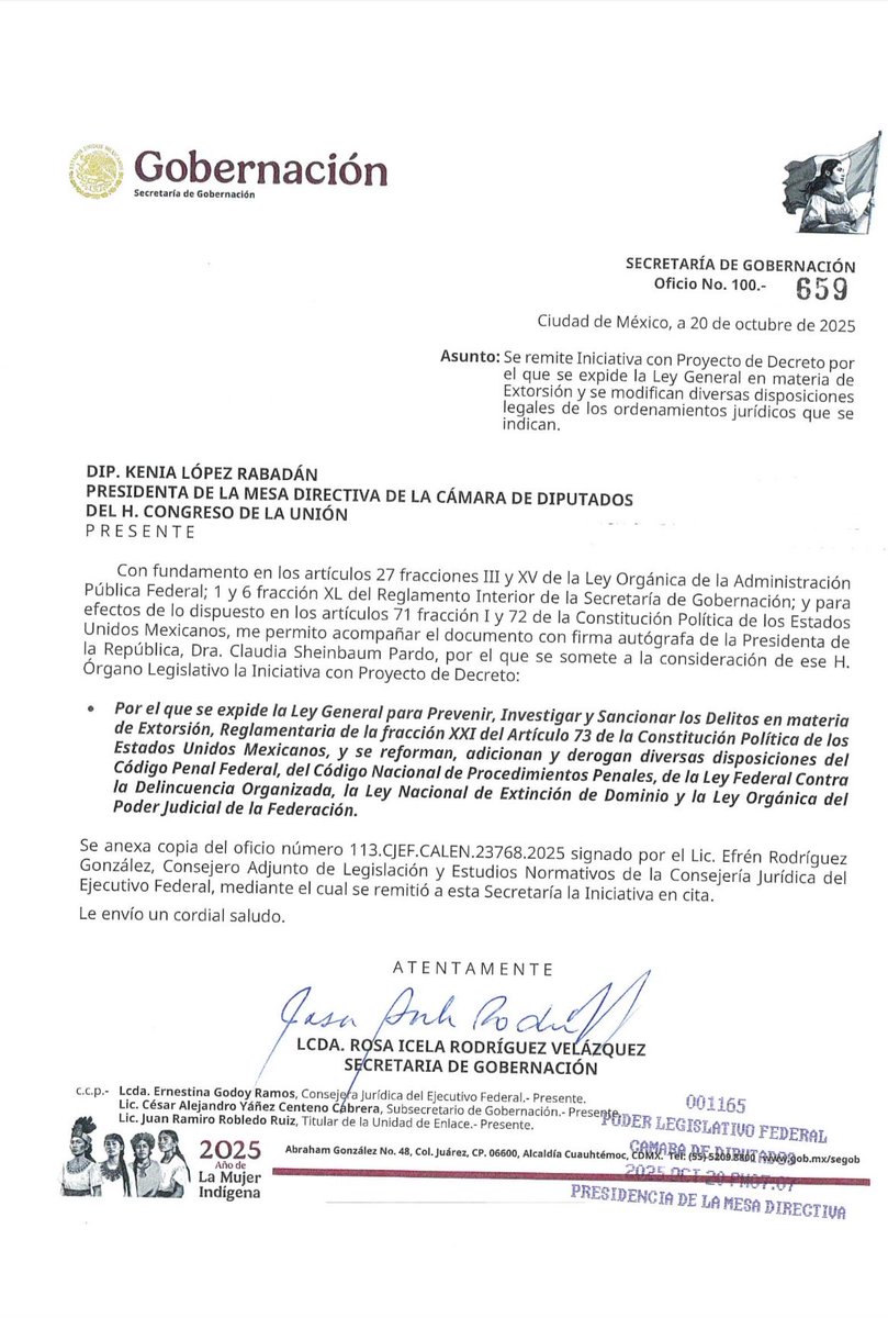 He recibido, de la Presidenta de la República, la Iniciativa con Proyecto de Decreto por el que se expide la Ley General para prevenir, investigar y sancionar los delitos en materia de extorsión.
He solicitado su publicación en la Gaceta Parlamentaria para conocimiento de todas y