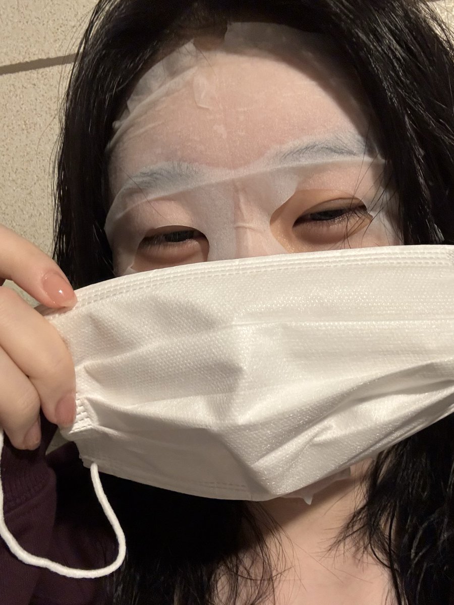 itzy__bubble's tweet image. [20/10/25] [8:19AM KST] 🦊💭

— it’s good to go to bed early!!
— fighting today too
— i feel asleep early last night so i didn’t see the photos ㅎㅎ
— still my eyes opened before the alarm! You still have to take your time before you go out
— i’ll try not to meet anyone