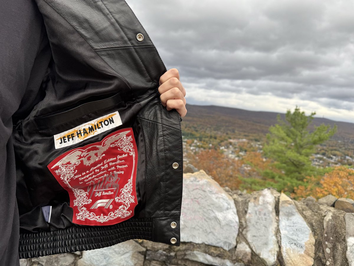 certifiedjared's tweet photo. That October sky is looking ominous ☁️🍂 https://t.co/TdytsfMloS