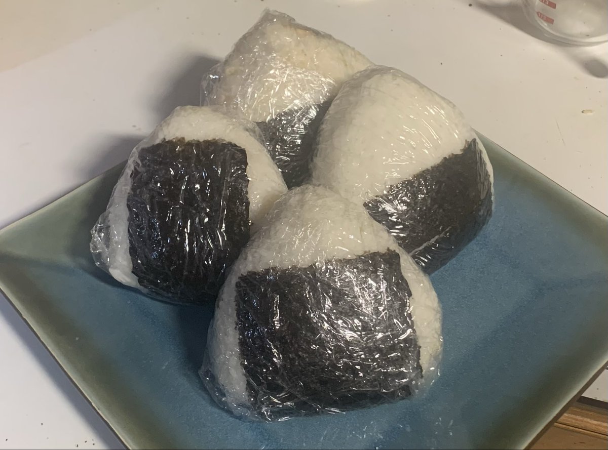 Isofated's tweet image. Tuna stuffed Onigiri and protein overnight oats bars. 🙏🏻