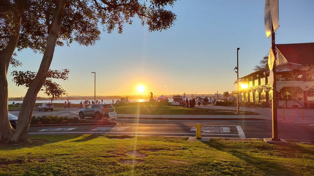 Twitchcon is over (I have opinions about the con itself). As I wait for when I need to leave, I think I'll just enjoy the scenery for a bit