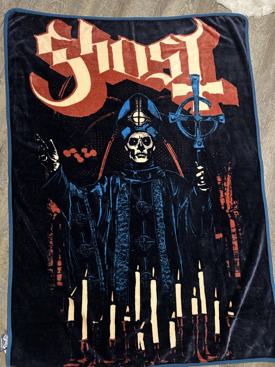 halcyonghouls's tweet photo. this blanket was delivered like a day after i ordered it https://t.co/BoUqCWK4sp