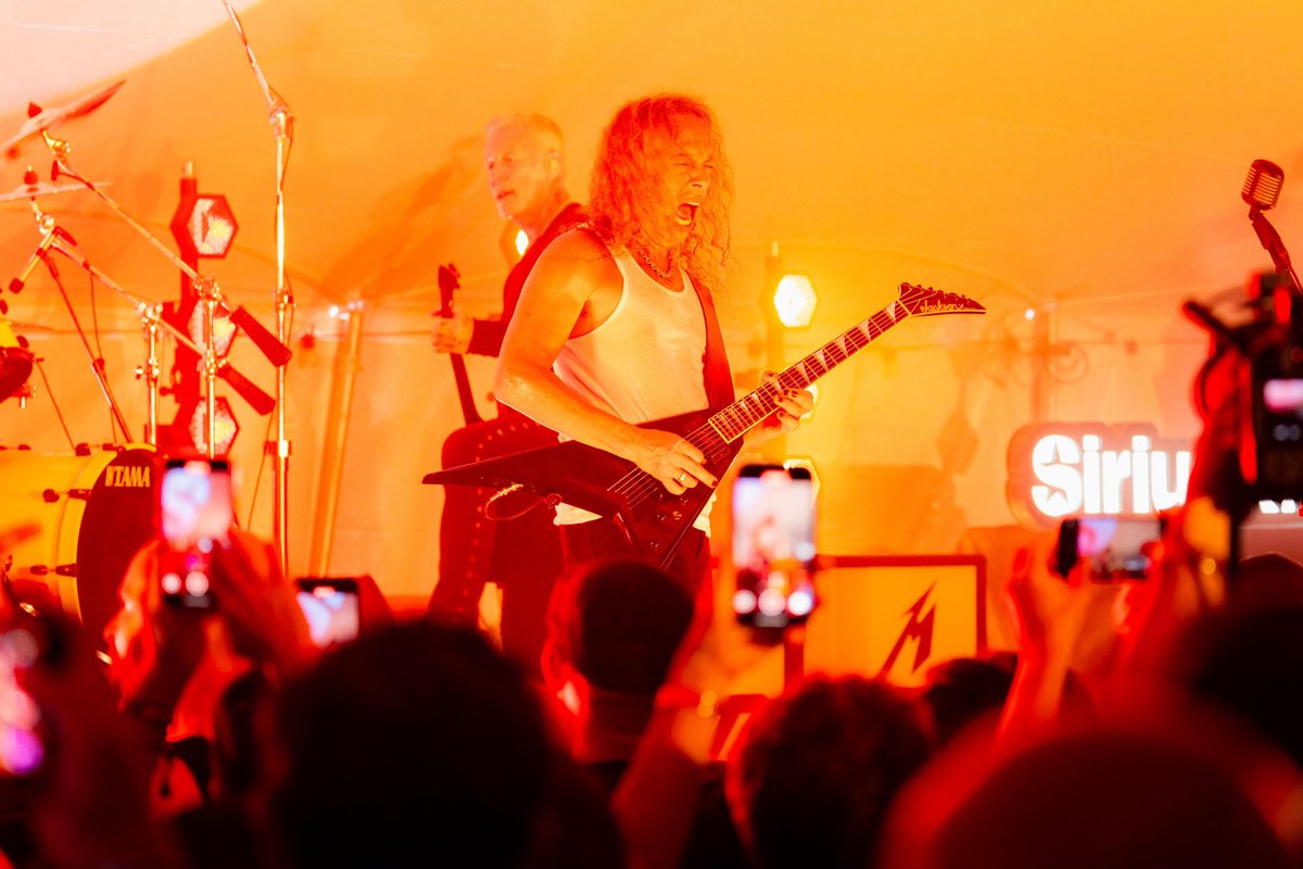 MetSince1981's tweet image. METALLICA EN AMAGANSETT, NY USA.
📸 @Metallica: Presentación en Amagansett, NY USA 🇺🇸 28 de Agosto 2025.
#Metallica #SiriusXM #StephenTalkHouse #MaximumMetallica #FifthMember #MetFans #MetFamily #MS81 #METALLICASince1981