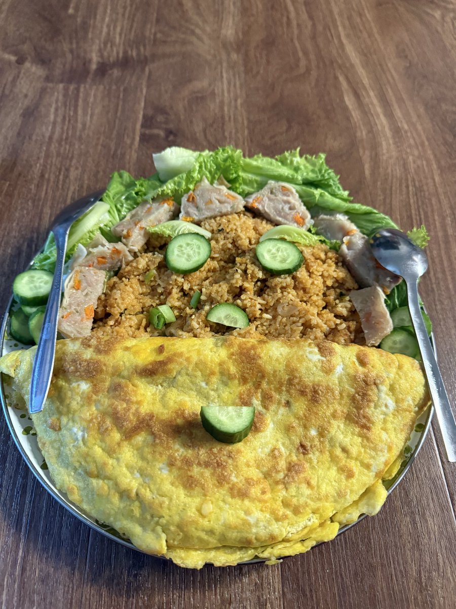 bangqohar's tweet photo. Fried rice, ice cream, and playing. https://t.co/b2B3INEe3L