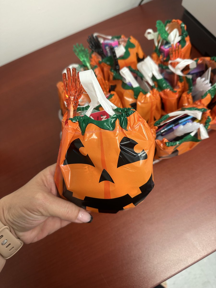 Mrs_Jimenez_BHE's tweet photo. Let the games begin! Our teachers were very competitive! 🎃🤣 @BHEPrincipalFam https://t.co/Uqk4SS89Rj