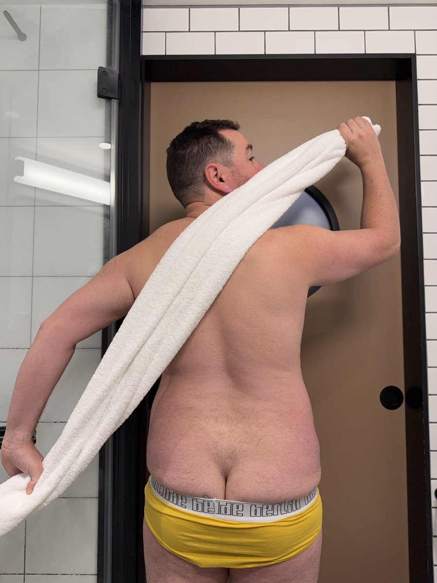bear_cub_sub's tweet photo. Shower time ! https://t.co/Vu2NEUVoA5