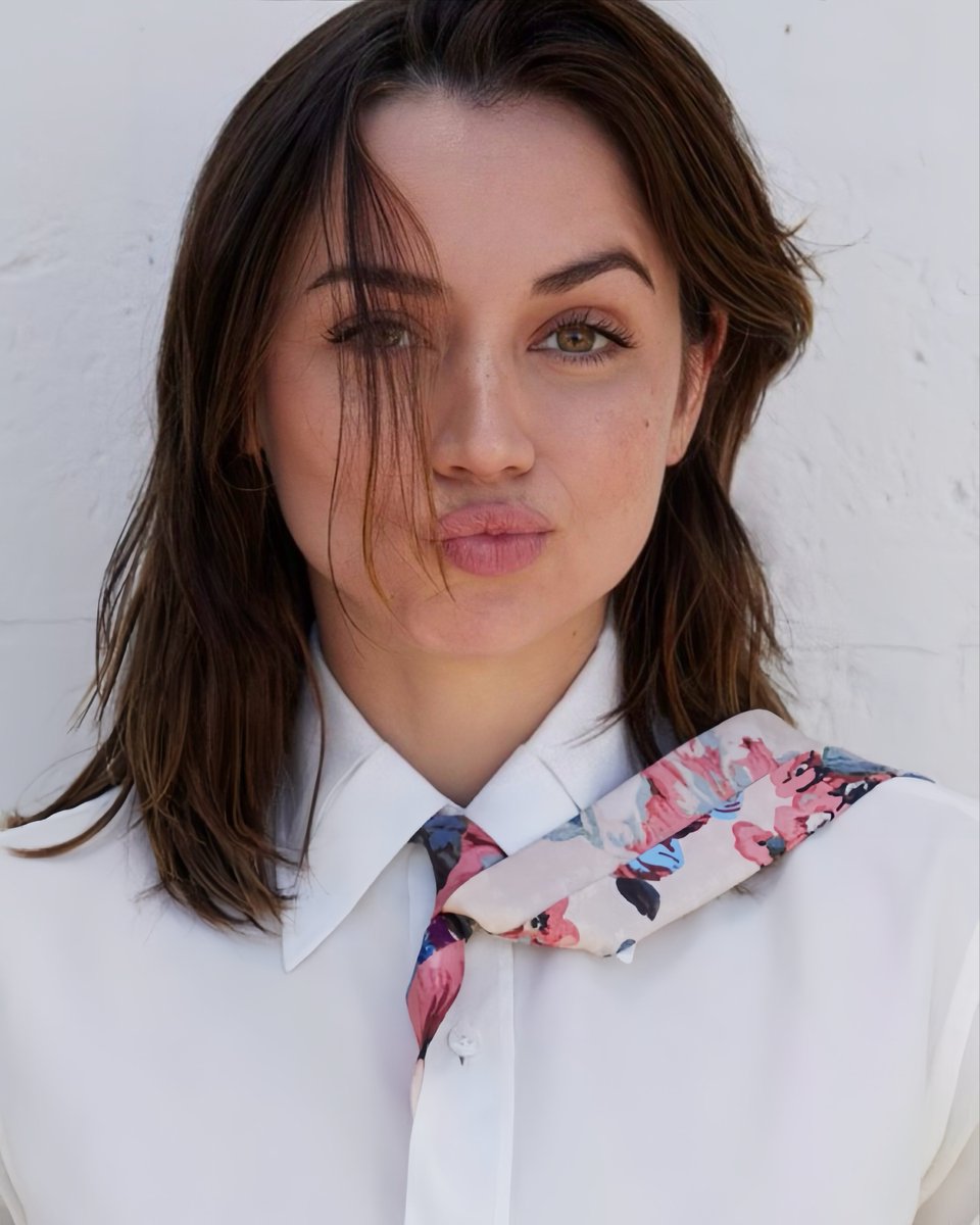hourlydearmas's tweet image. she’s the cutest