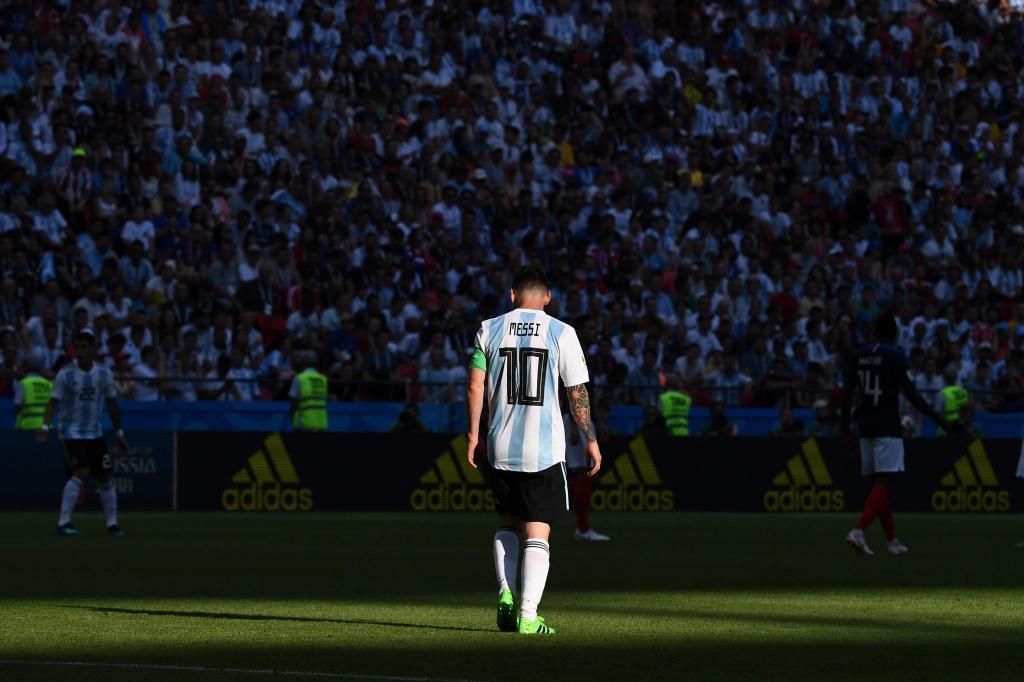 SE TERMINÓ LA ILUSIÓN NOMÁS LA ARGENTINA VENCE A COREA 5-3 PERO NO LE ALCANZA Y QUEDA FUERA DE LA COPA DEL MUNDO EN LA PEOR CAMPAÑA ALBICELESTE DE LA HISTORIA. PAPELÓN DE JUANCHO.
