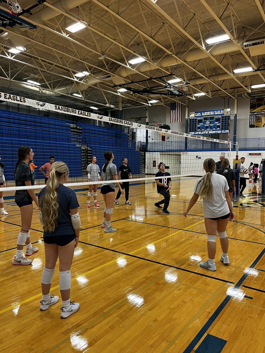 CSSpecOlympics's tweet image. Thank you  @CSVBwomen for sharing the court with us today! @elliebrtis @SandburgHS @EaglesAthletics
