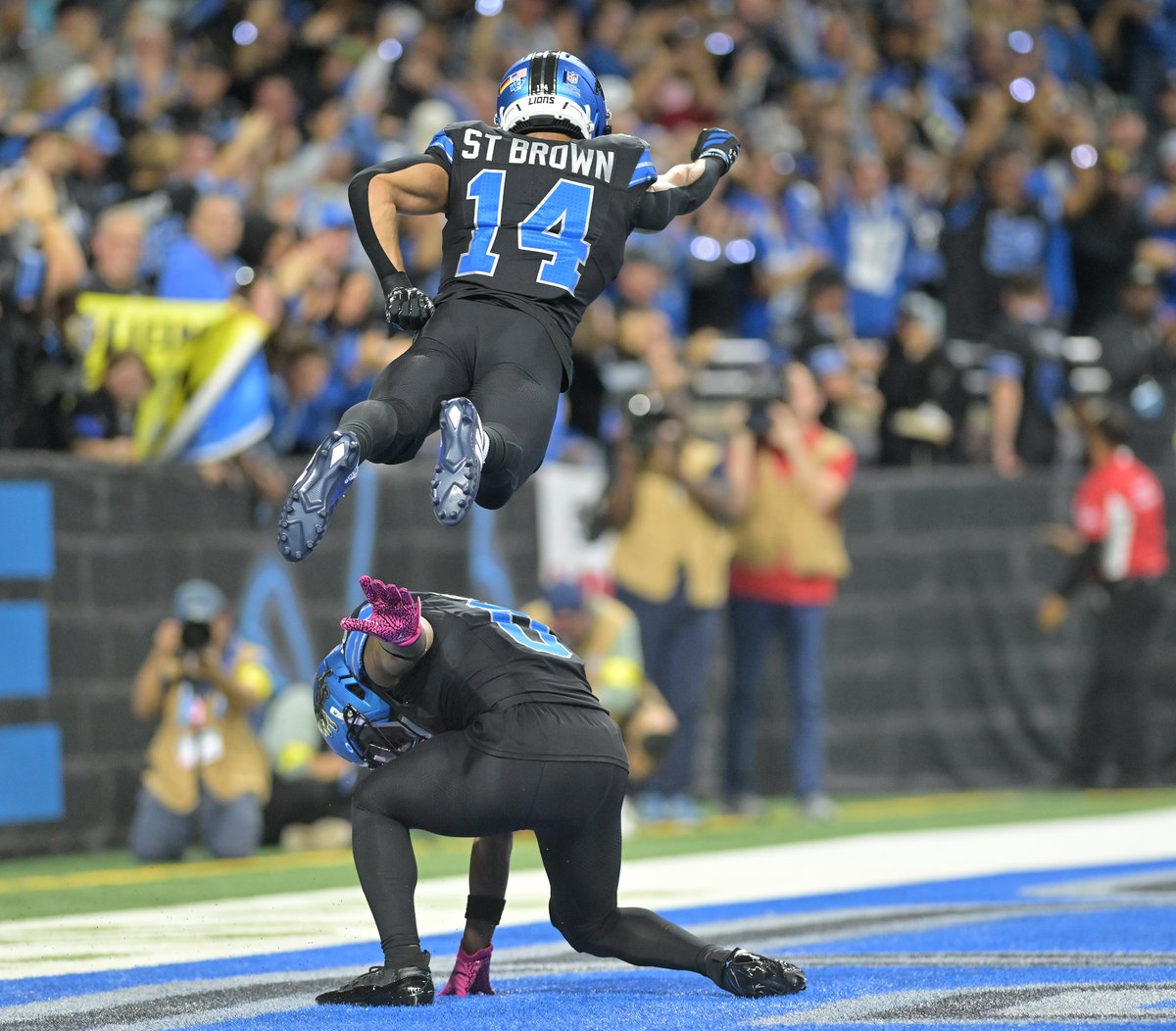 Our superheroes.

📸: Robin Buckson, The Detroit News. 

<a href="/Lions/">Detroit Lions</a> <a href="/Jahmyr_Gibbs1/">Jahmyr Gibbs</a> <a href="/amonra_stbrown/">Amon-Ra</a>