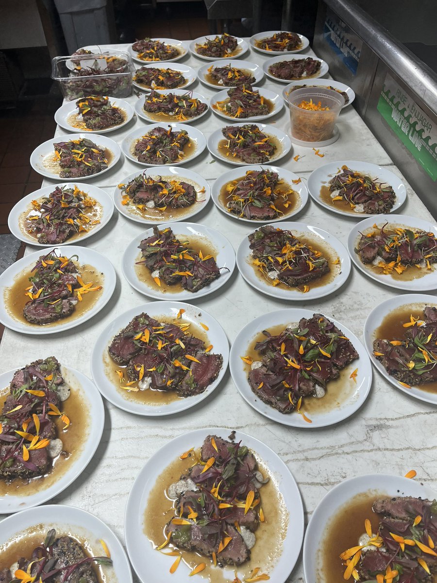 hater494's tweet image. #lesbian #linecook #employed