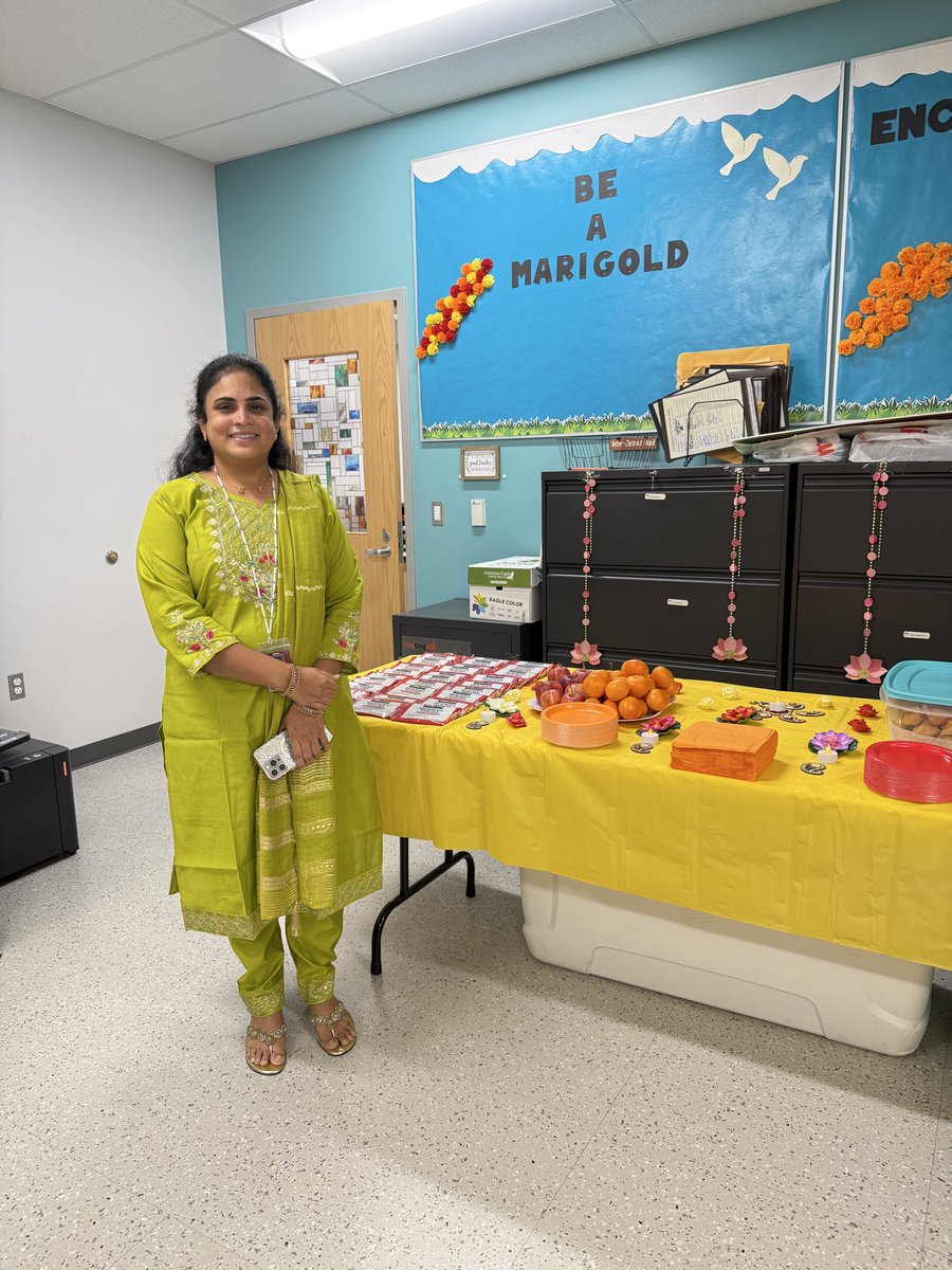 fcsdcentral's tweet image. Thank you for teaching us about Diwali! Ms. Vani helped our students celebrate day one and taught the rest of us about her culture! 🪔
