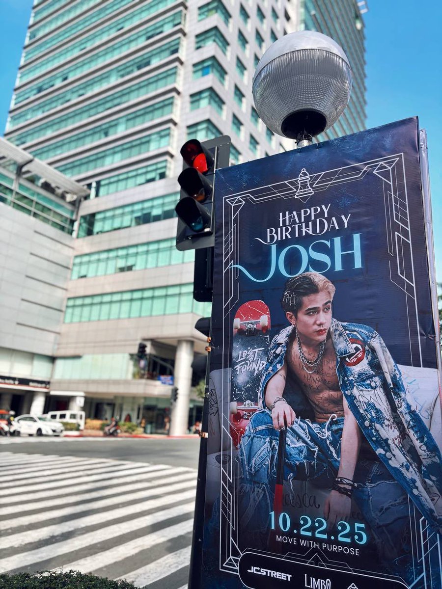 LimboCouncil's tweet image. A move so bold, it took over the streets of Araneta 🔥
Never-before-seen snaps of our Grandmaster now light up the city for his big day!
The board’s now yours — QRT your photo and make your move ✨
JC TAKES THE STREETS
@JoshCullen_s #JOSHCULLEN
#SB19_JOSH #JCWinningTheGame