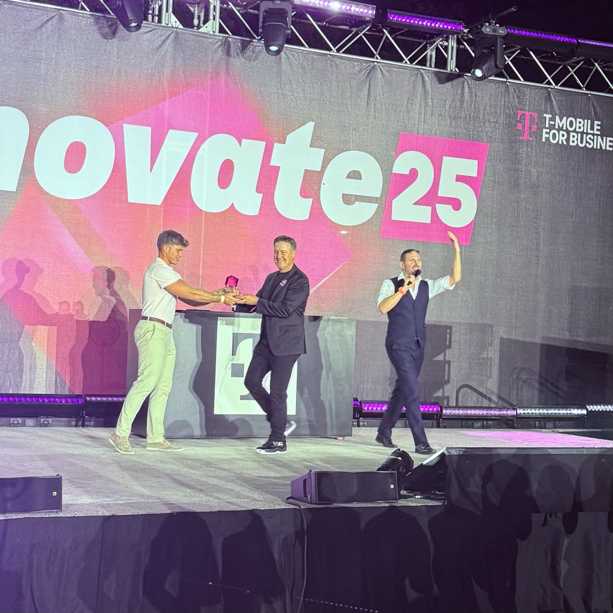 _TechMode's tweet image. The Innovate Awards spotlighted categories including:
-Community
-Employee Enablement
-Customer Experience
-Industry Transformation
Congrats to the winners for using 5G to create real-world impact🏆
Learn more @TMobileBusiness
Innovate25 | T-Mobile for Business Partner