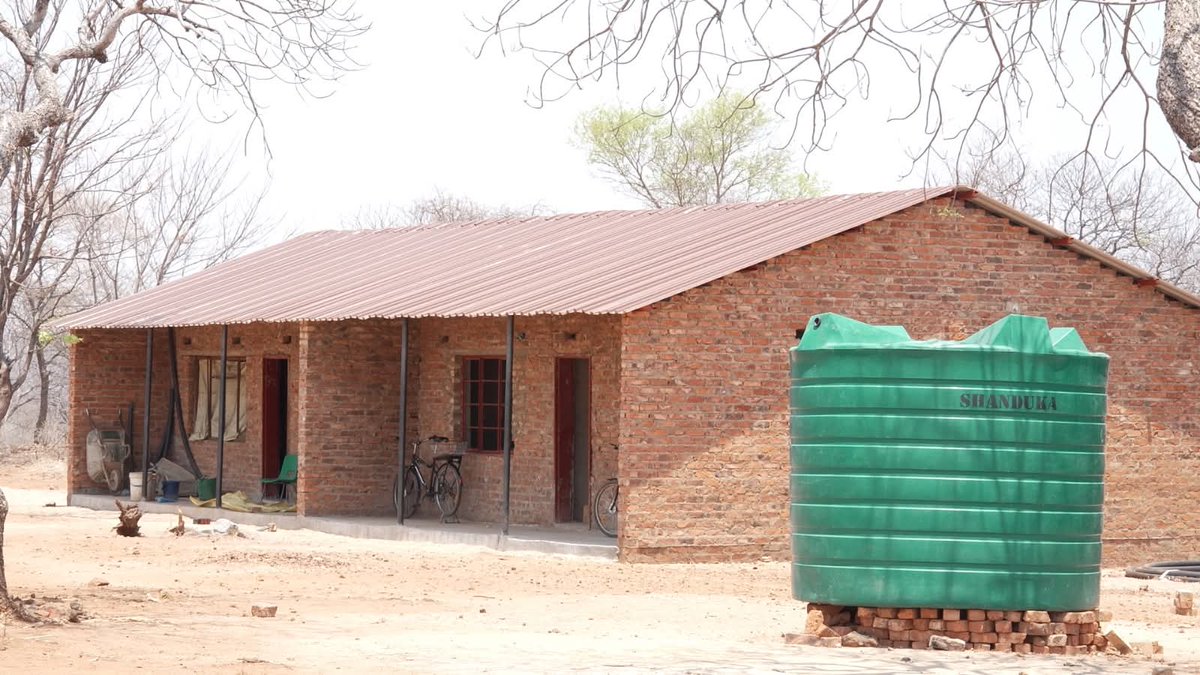 VulindlelaNdab2's tweet photo. A new secondary school in #Hwange is set to transform access to education, bringing hope and opportunity to local learners. This milestone reflects govtโs commitment to inclusive development and leaving no community behind. ๐๐๐ฟ๐ผ #EducationForAll #Vision2030 #ZimDev @MoPSEZim https://t.co/Yu7n5BQoDq