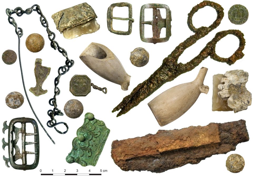 DeArcheoloog's tweet photo. Er is een #archeologisch onderzoeksrapport verschenen van de #opgraving tussen 2018 en 2021 van het #Franse #legerkamp uit het begin van de 19e eeuw bij het Utrechtse #Austerlitz. /1
https://t.co/g8UWmTULwM https://t.co/2eroLgUIfr
