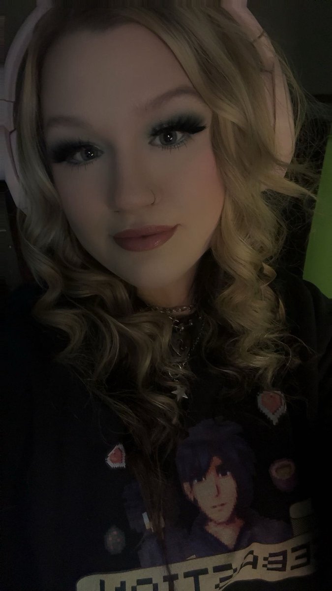 princcssaurora's tweet photo. Playing DBD on twitch, come hang out !! 🖤✨

https://t.co/dg1eZHVkki https://t.co/si1HjxvETK