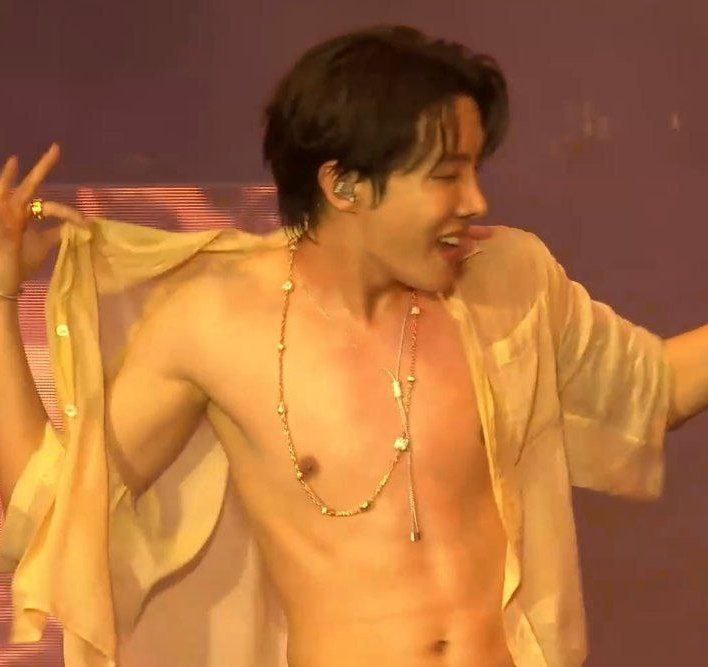 ⁷ اگوست دی ظالم🖤🥀 tweet media