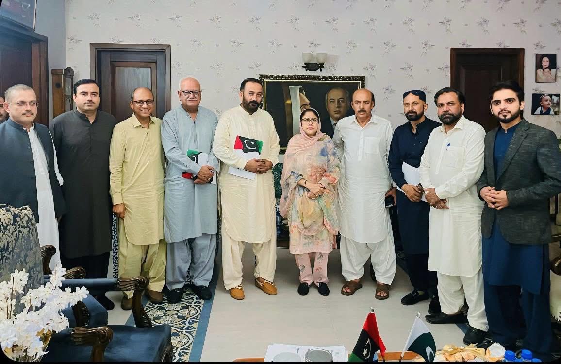 umaraziz2k7's tweet image. President #PPP Women Wing MPA Adi @FaryalTalpurPk chaired a meeting regarding reorganization of #PYO &amp;amp; #PSF

@NisarKhuhro_PPP, @WaqarMehdiPPP1, @sharjeelinam, @MirSohrab, @AzadareBenazir, @AajizDhamrah,@NayabLaghari &amp;amp; @MansoorShahani were present in the meeting
@mediapppdigital