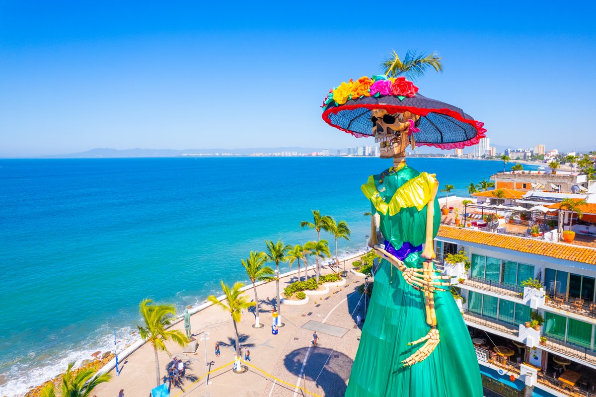¿Listo para la Catrina más alta del mundo (#4) en #PuertoVallarta? 💀🌼
.
#Jalisco #Mexico