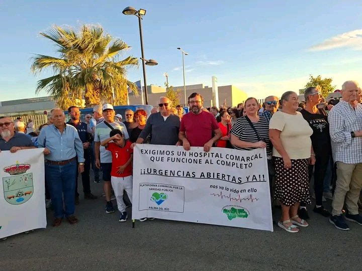 <a href="/AdelanteAND/">Adelante Andalucía</a> Palma del Río, hoy hemos estado apoyando a los más de 800 vecinos de la comarca exigiendo la apertura del hospital comarcal y contra la privatización de la sanidad pública