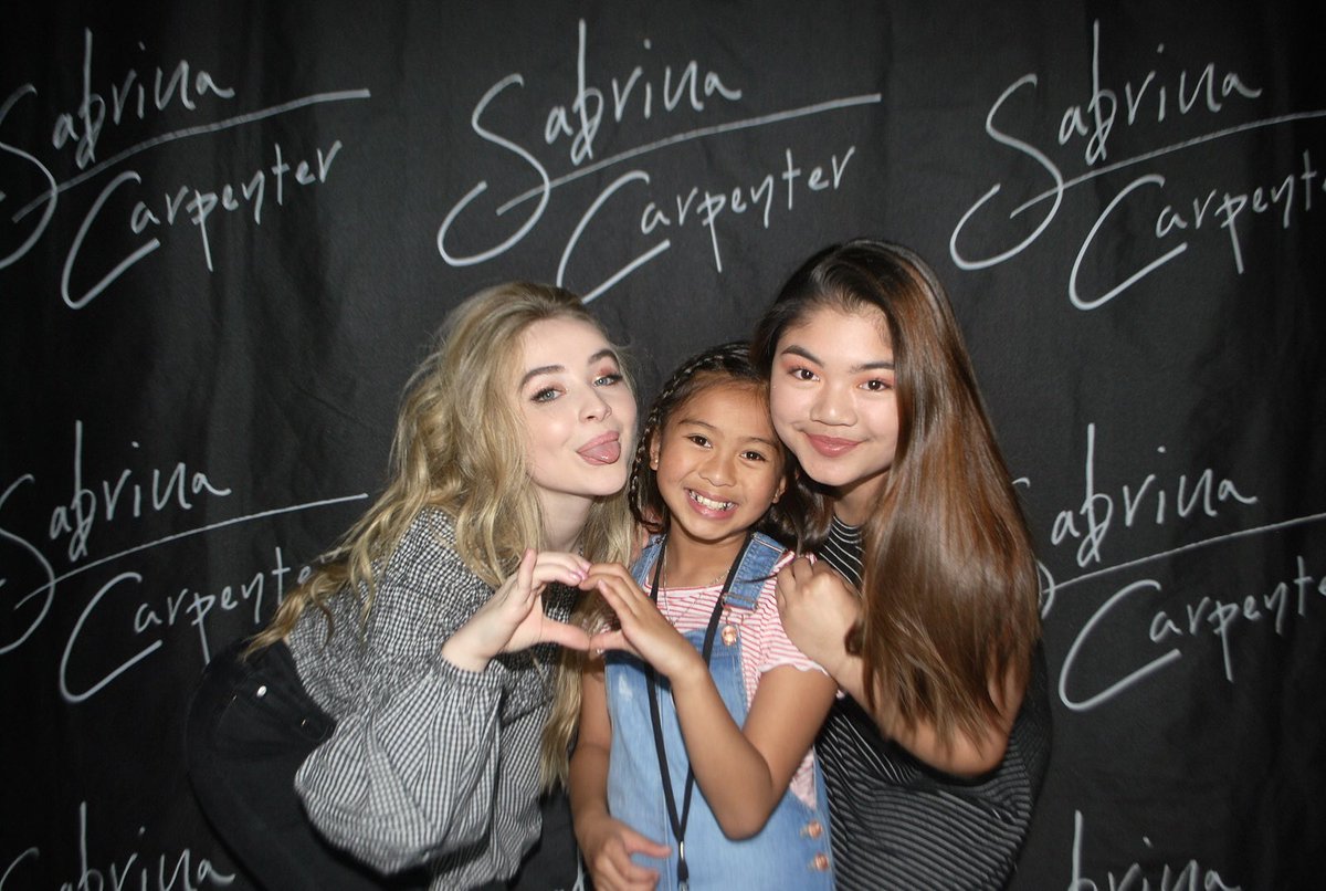 VIPNation's tweet photo. Throwback Meet &amp; Greet Monday! From her early tour days to the superstar she is now — VIP Nation fans were there from the start 💋💛 Who was lucky enough to meet @SabrinaAnnLynn back then? ✨ https://t.co/hMUf0ADP20