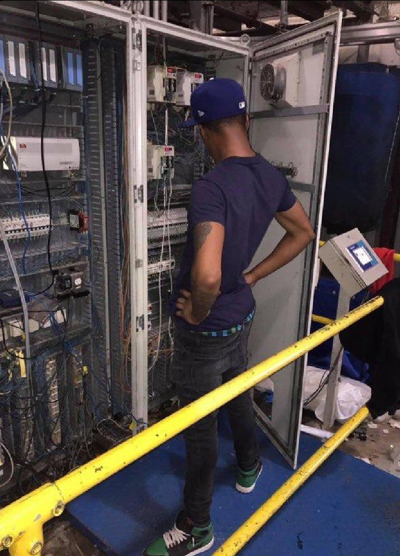 Techdev0x's tweet image. POV: Me trying to undo what i did at AWS on my first day 😮‍💨