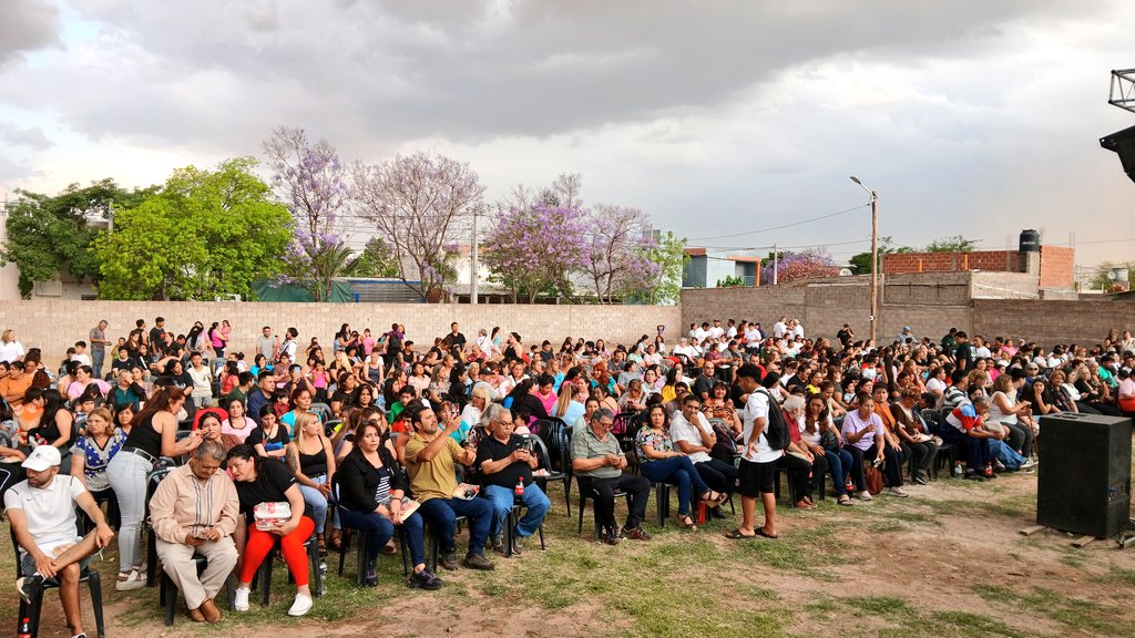 Con gran alegría celebramos la inauguración de la refacción del Centro Vecinal y la entrega de escrituras en el Barrio Nueva Esperanza 🏡
Un logro colectivo junto al Gobierno Provincial y el incansable trabajo de Rosita Fernández y su comisión. 💪🤝
<a href="/Federaleslr/">Federales. Defendamos La Rioja</a>