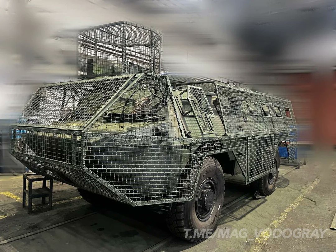 trip_to_valkiri's tweet image. Caged up VAB APC in Ukrainian service.