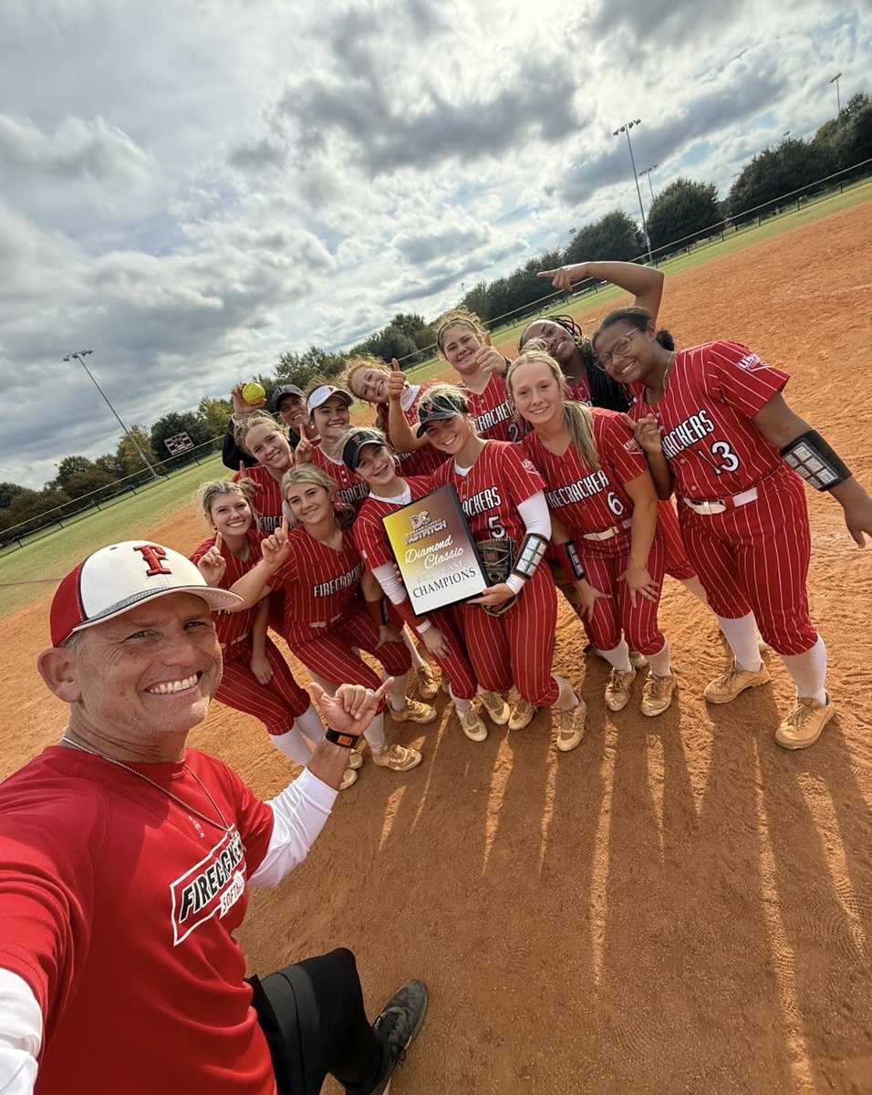 Alexahooks2027's tweet image. Had an awesome weekend guest playing with @FC_LaRousa! We went undefeated (6-0) at the DC Fastpitch Showcase in South Carolina! I hit .455 with a home run, two doubles, and a single. It was also a great weekend on the mound only allowing 1 ER. Such a fun weekend with this group!…