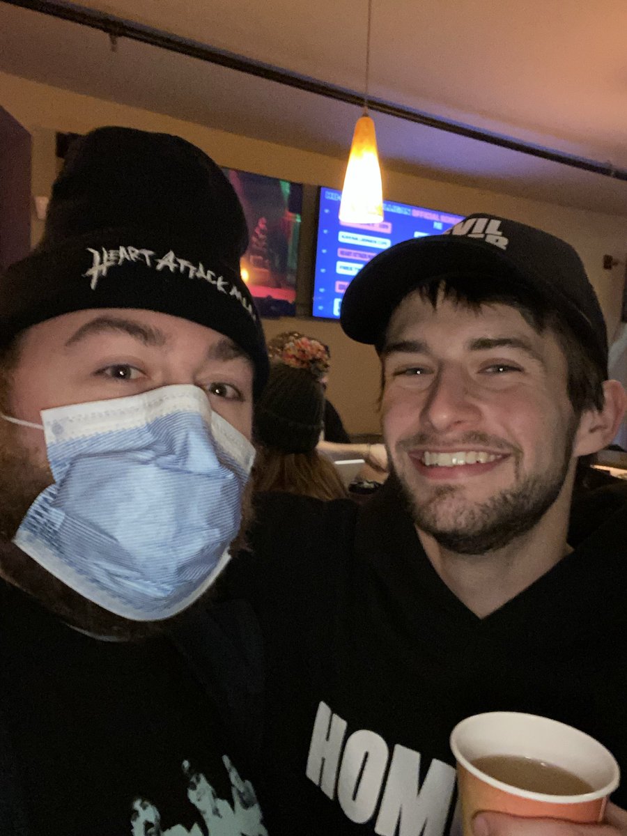01uofmfan's tweet photo. Me three years ago vs now featuring @derrickdegan https://t.co/ASH7EpPsZf