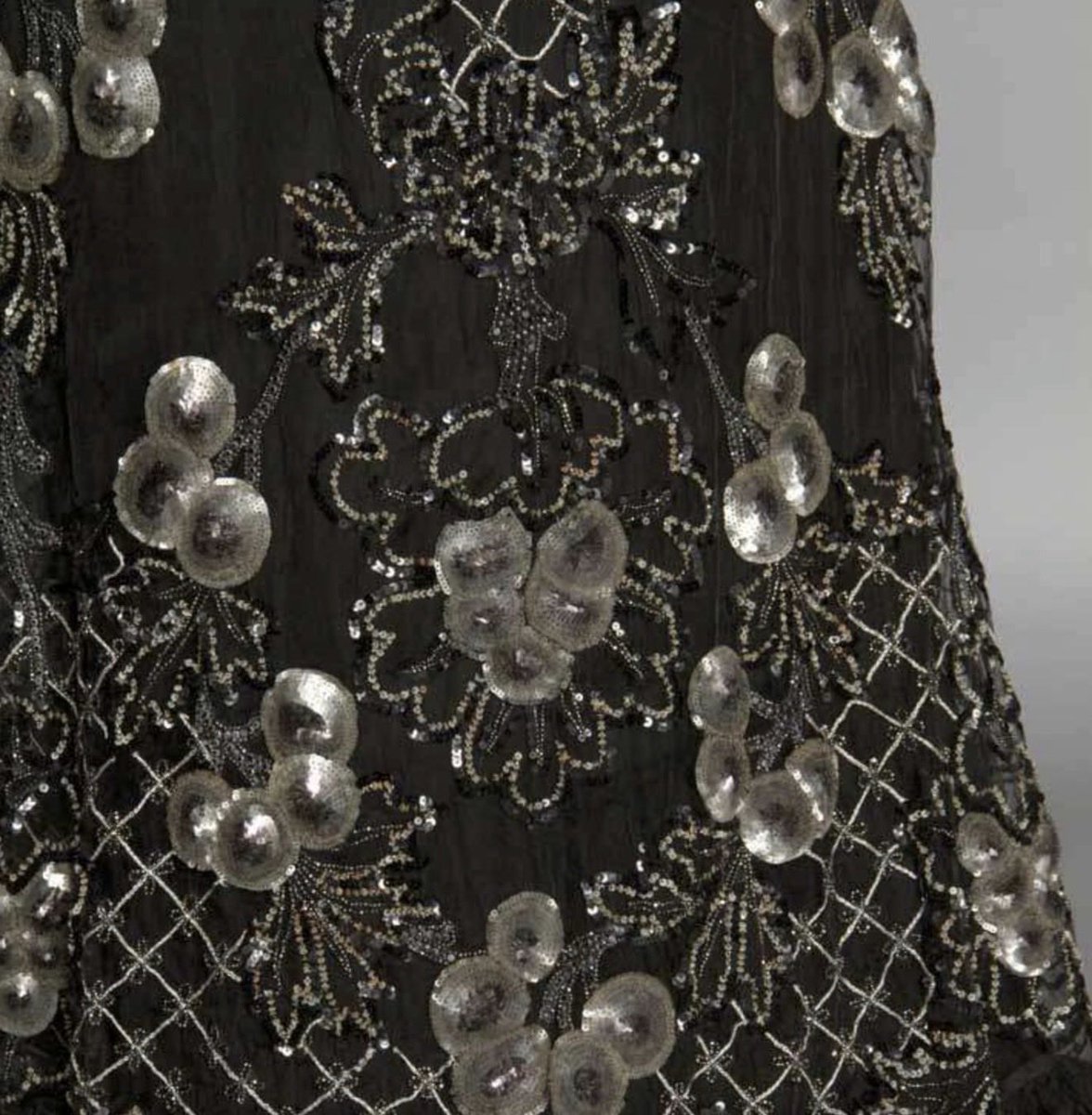 AnneLouiseAvery's tweet image. A 1905 necromantic black chiffon gown with milky henbane sequins, arranged in spell-soaked patterns. For unmasking those with half-veiled cruelties &amp;amp; mundane spite, &amp;amp; toppling tyrants with souls so rat-gnawn they can&apos;t even be sewn back together.